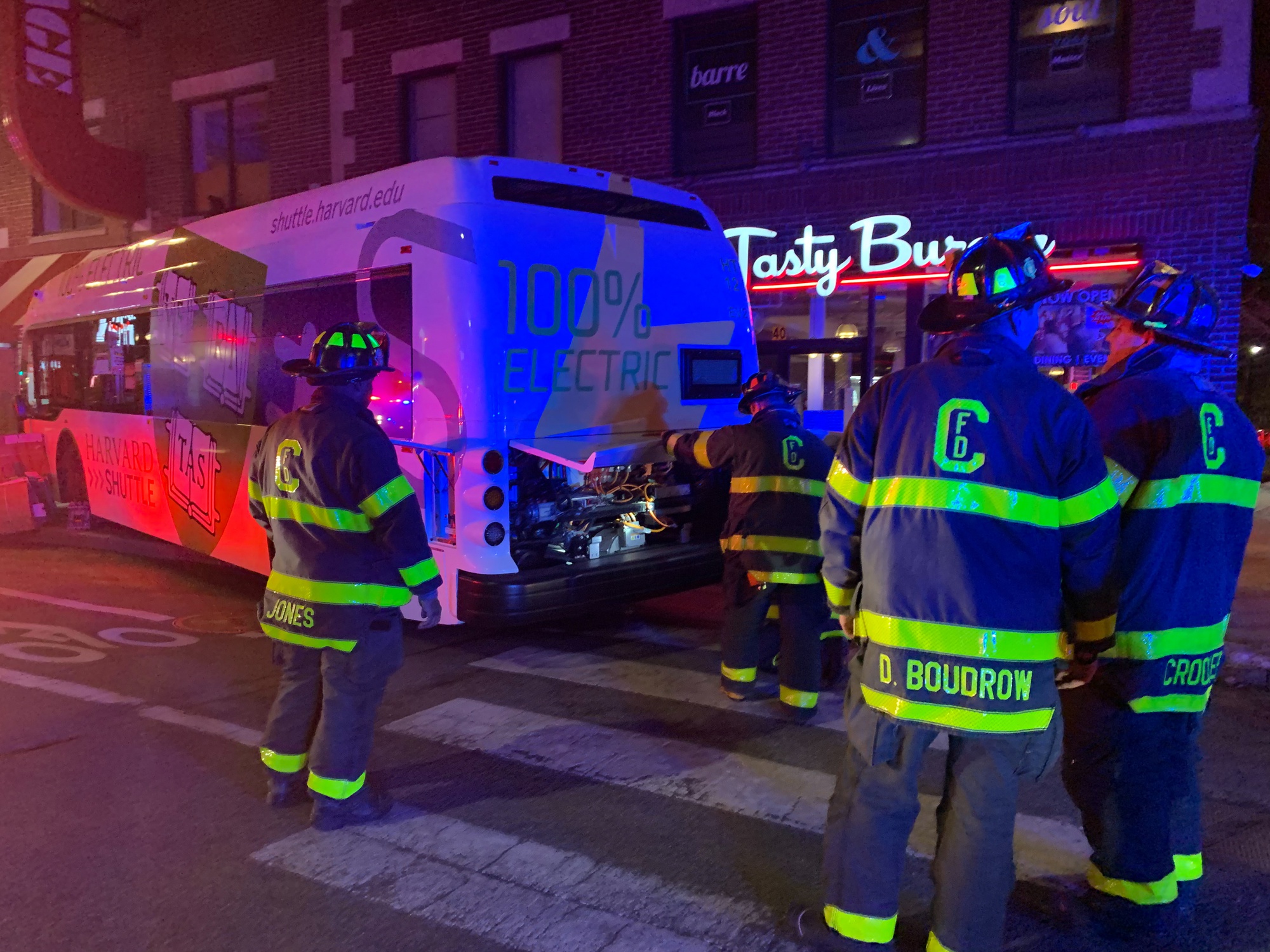 Harvard Shuttle Crashes into Tasty Burger on JFK Street; No Injuries Reported | News - Vimarsana News