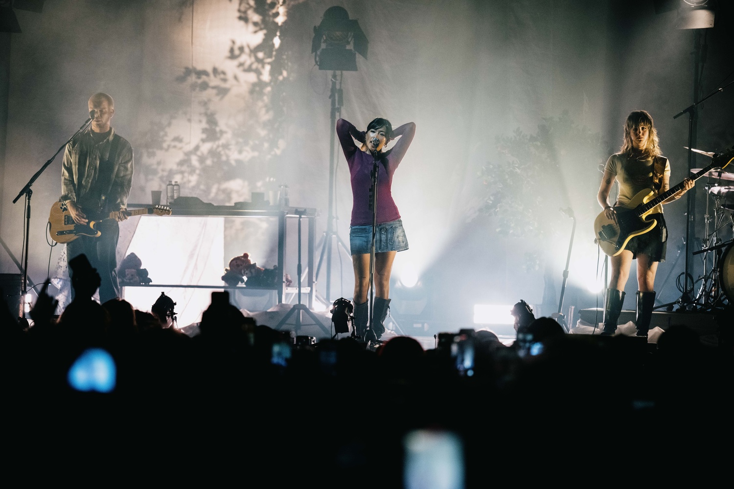 Concert Review Beabadoobee Charms Boston At MGM Music Hall Arts 