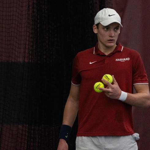 melchior-delloye-holds-balls