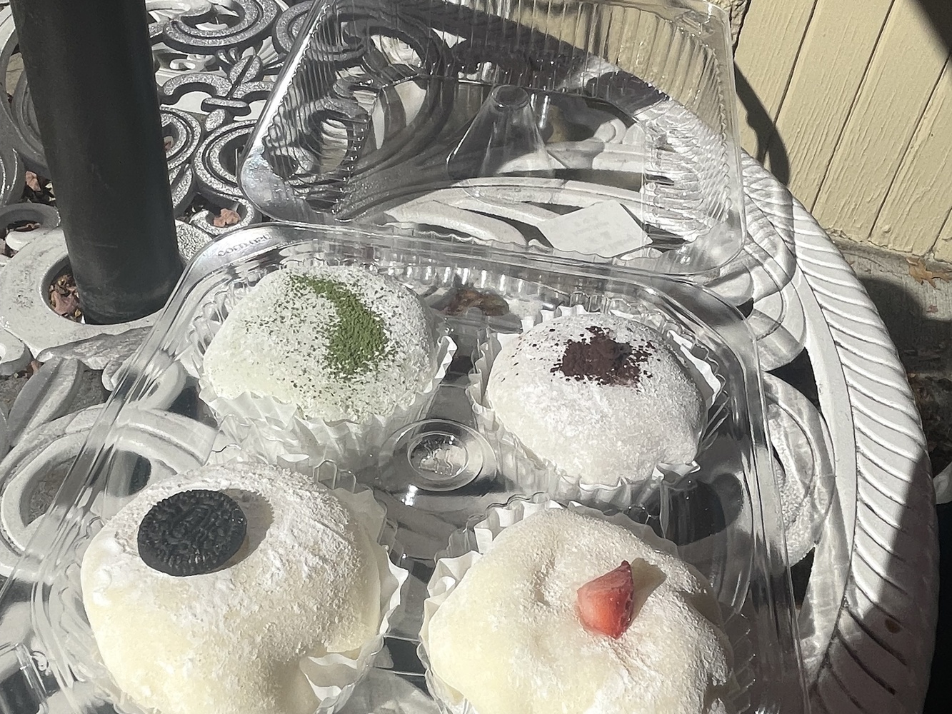 Crystal Bakery offers strawberry, Oreo, matcha, and chocolate and more mochi flavors.