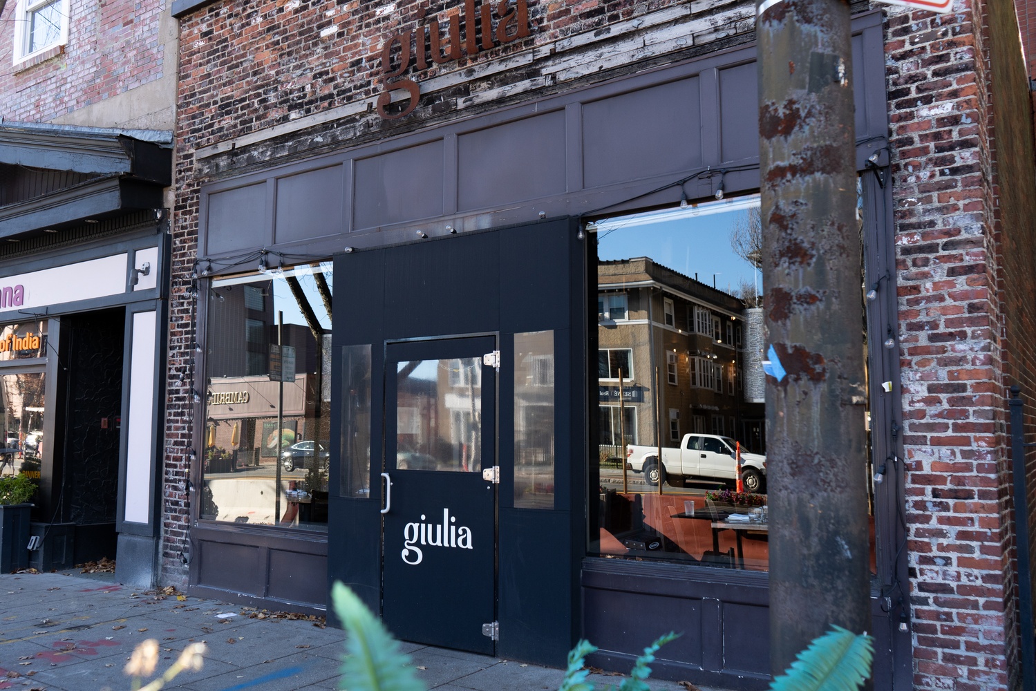 Giulia offers Italian cuisine in a cozy atmosphere in Porter Square.