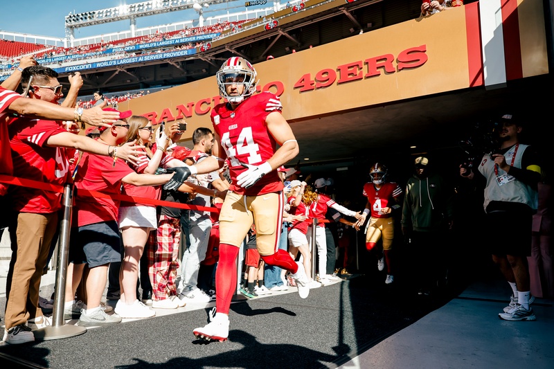 Kyle Juszczyk '13 Takes the Field for the San Francisco 49ers