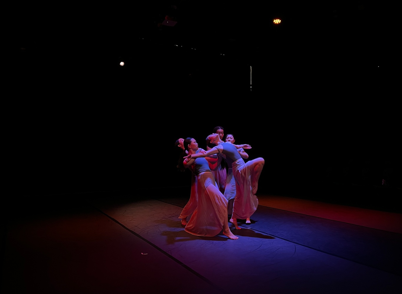 On Nov. 20 and 23, Harvard-Radcliffe Modern Dance Company performed their Fall 2025 showcase, “EX MACHINA.”