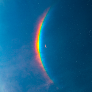 The album cover features a moonbow shot, taken by Argentine photographer Matías Alonso Revelli in 2020.