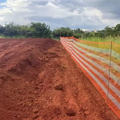 Tela de segurança/proteção PL4020 laranja e branca 1,20X50 metros Plastcor 700.99986