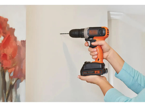 Furadeira parafusadeira bivolt BCD702C1 Black&Decker