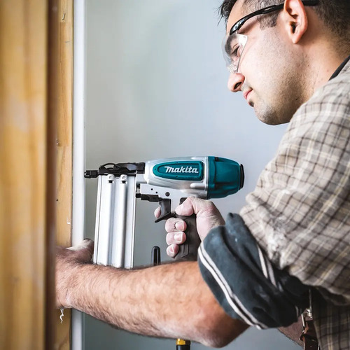 Pinador pneumático AF506 Makita