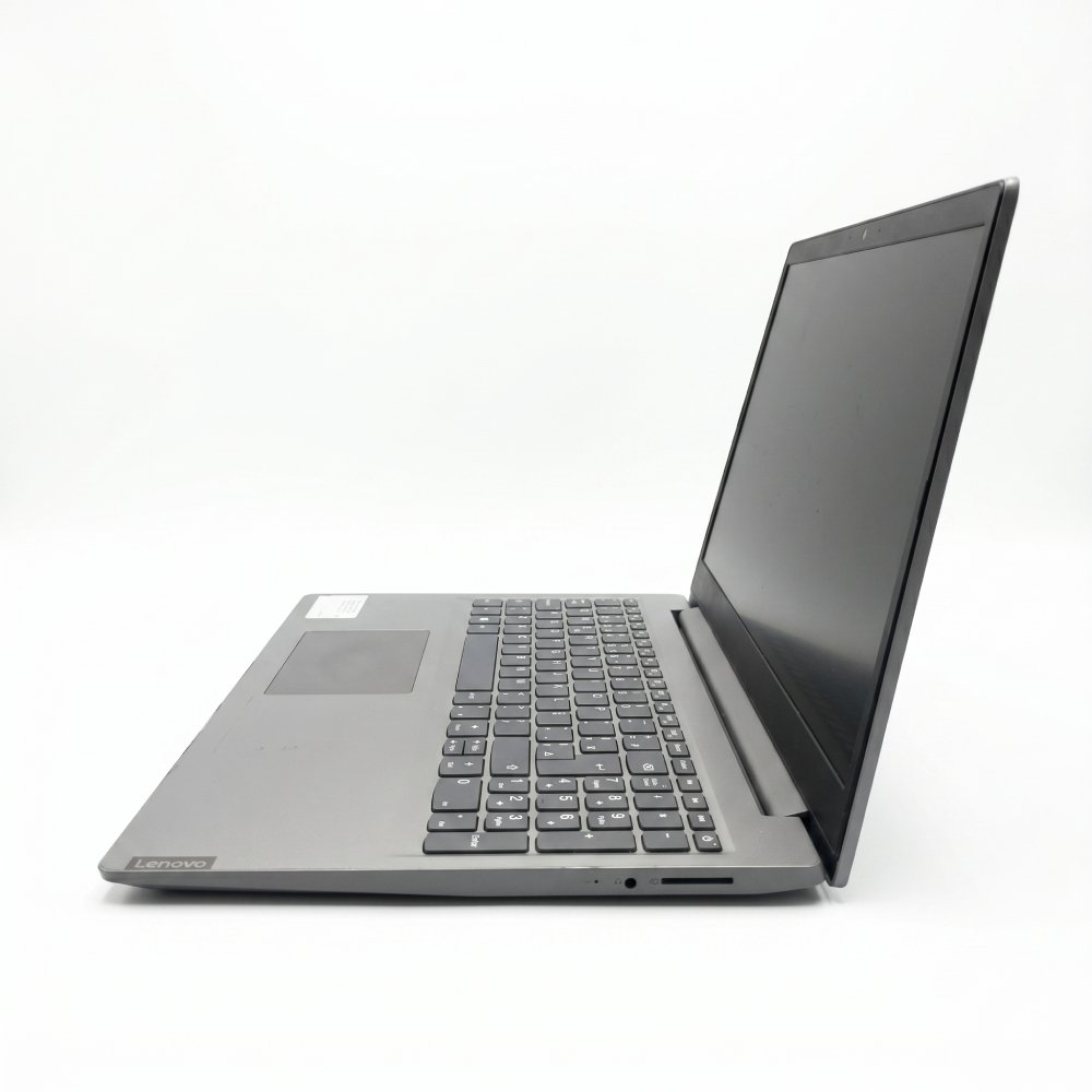 Visão lateral com foco nas portas de conexão do Lenovo Ideapad S145