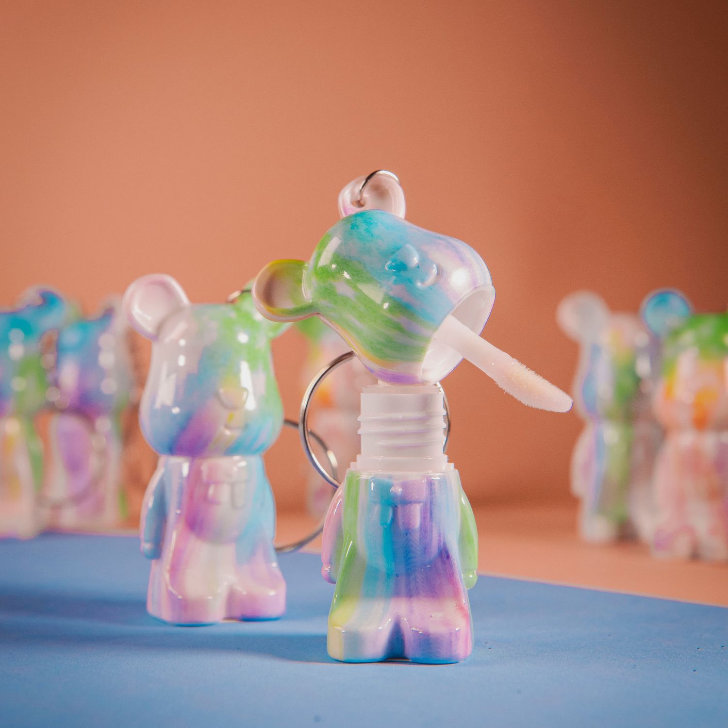 Urso Tiedye Gloss de chaveiro da Mia Make