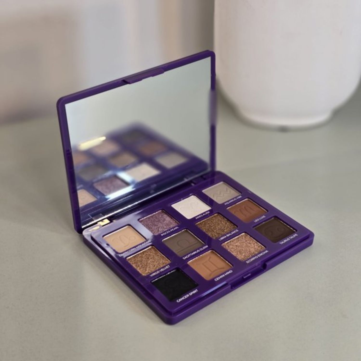 PALETA DE SOMBRA ASTRAL ESSENCE - RUBY ROSE