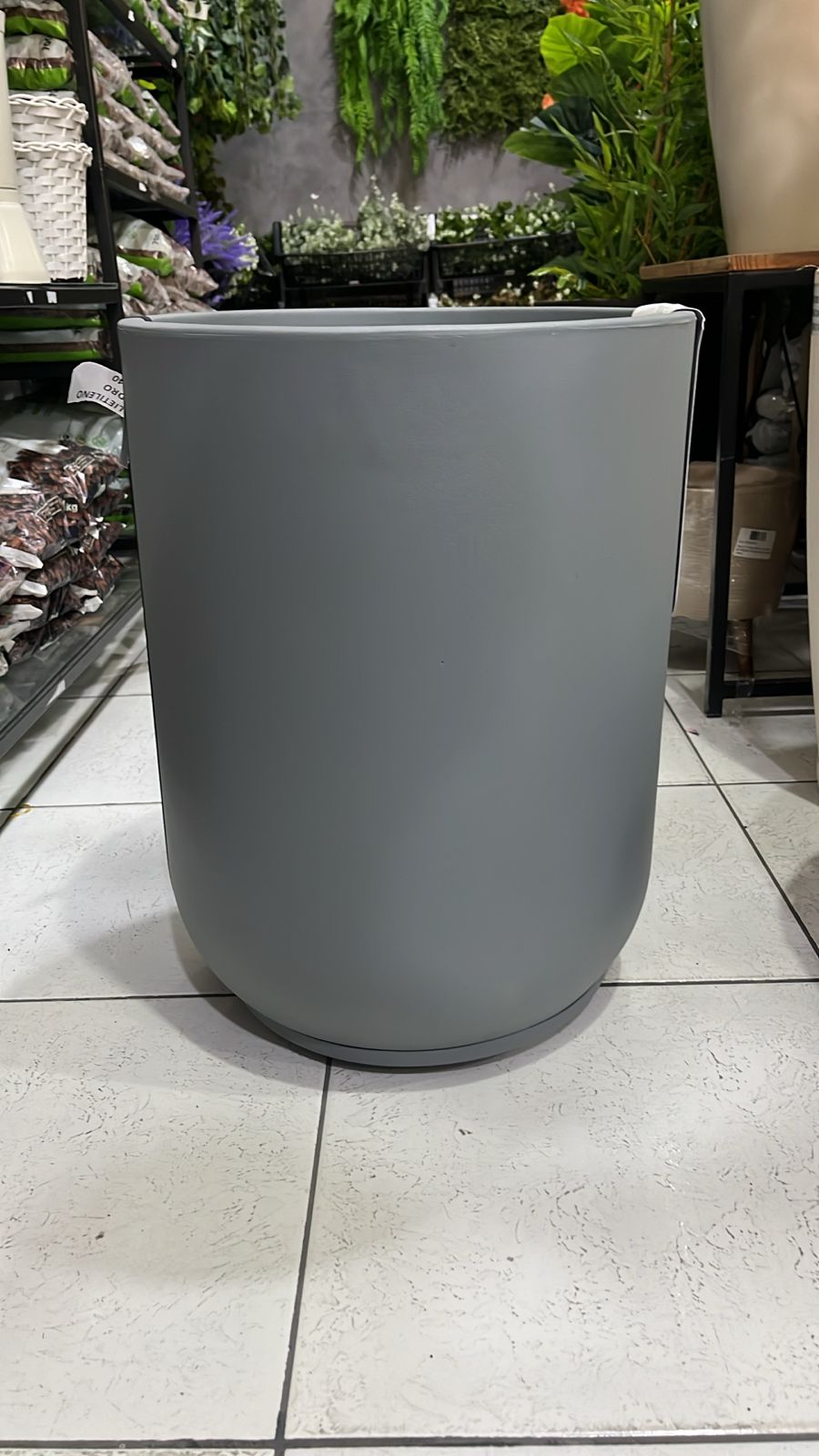 Vaso de cilindro c/ prato 53x40cm cimento