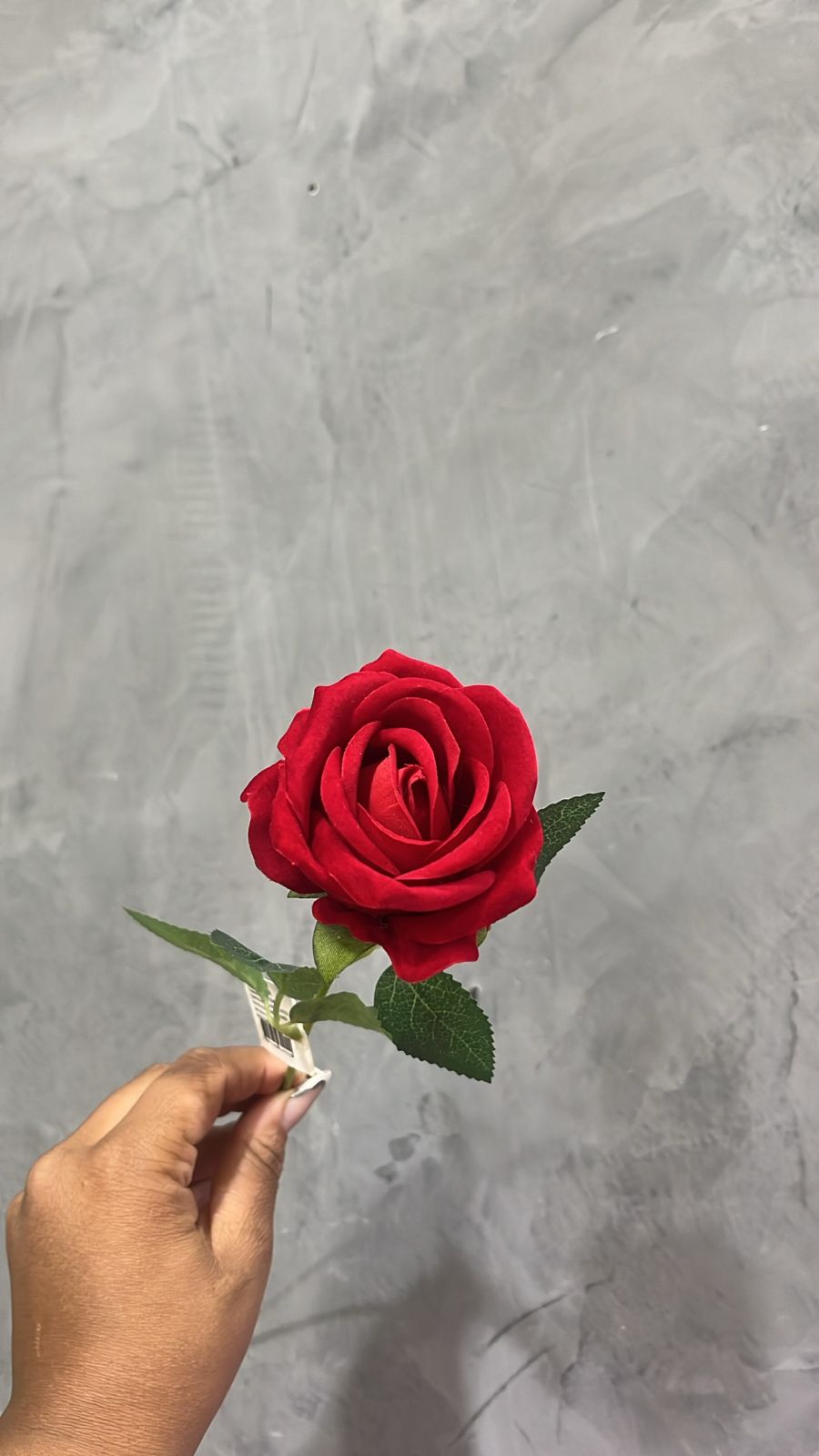 Galho de Rosa Vermelha Aveludada Artificial - Unidade