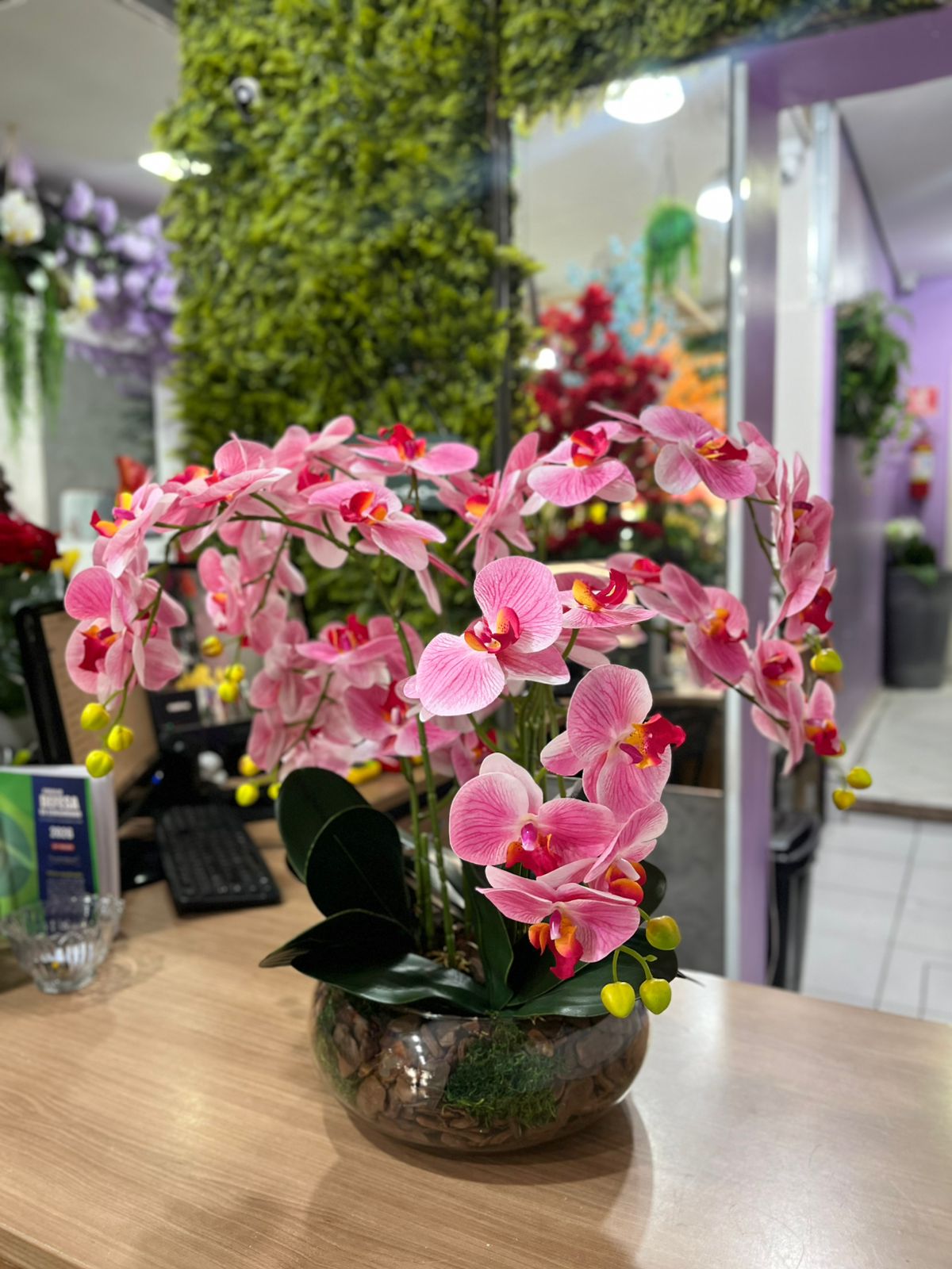 Orquídea alto padrão em vidro ou cerâmica