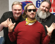 Pauly Shore visits with Kasper and Chris