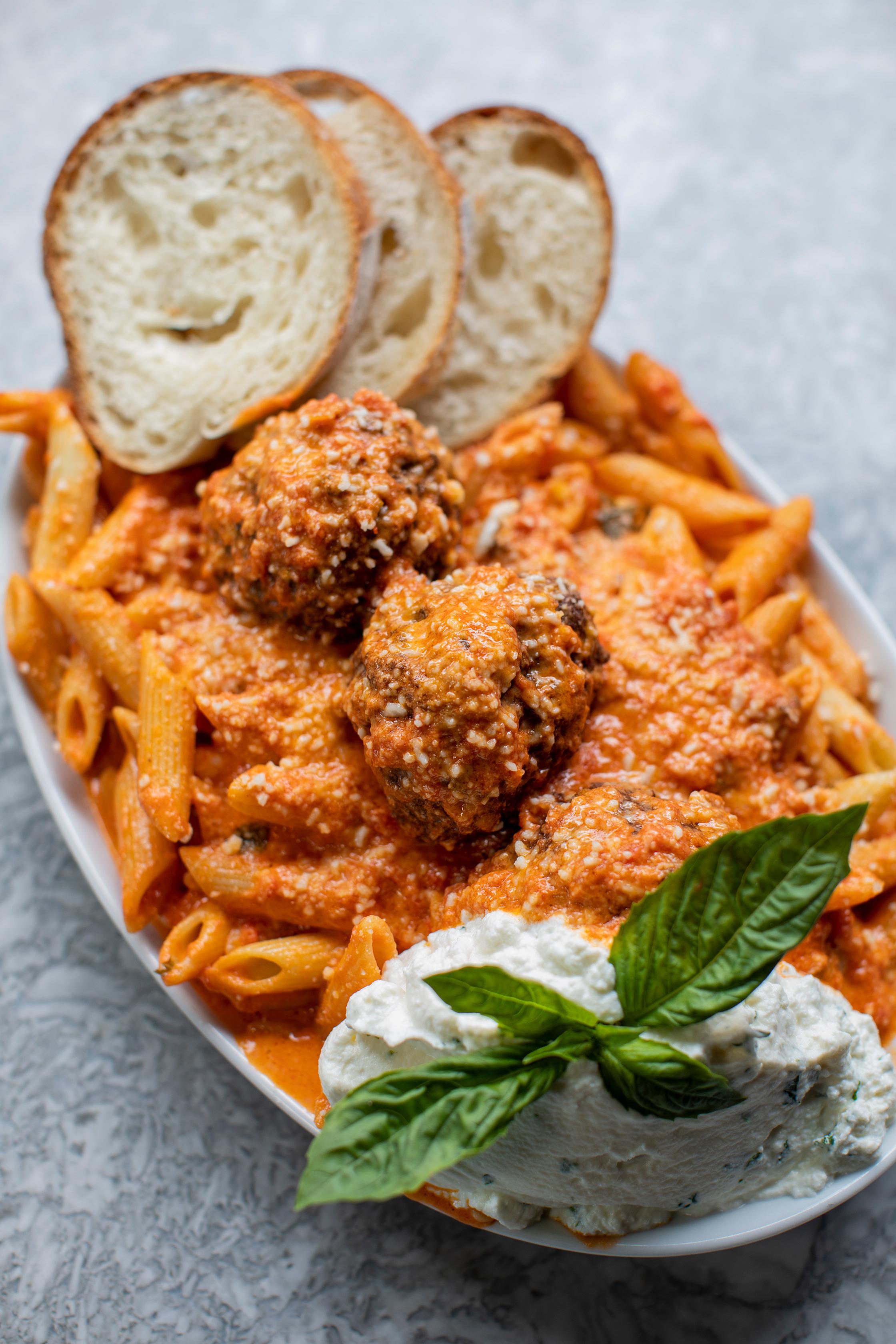 Pasta w/ 2 Meatballs