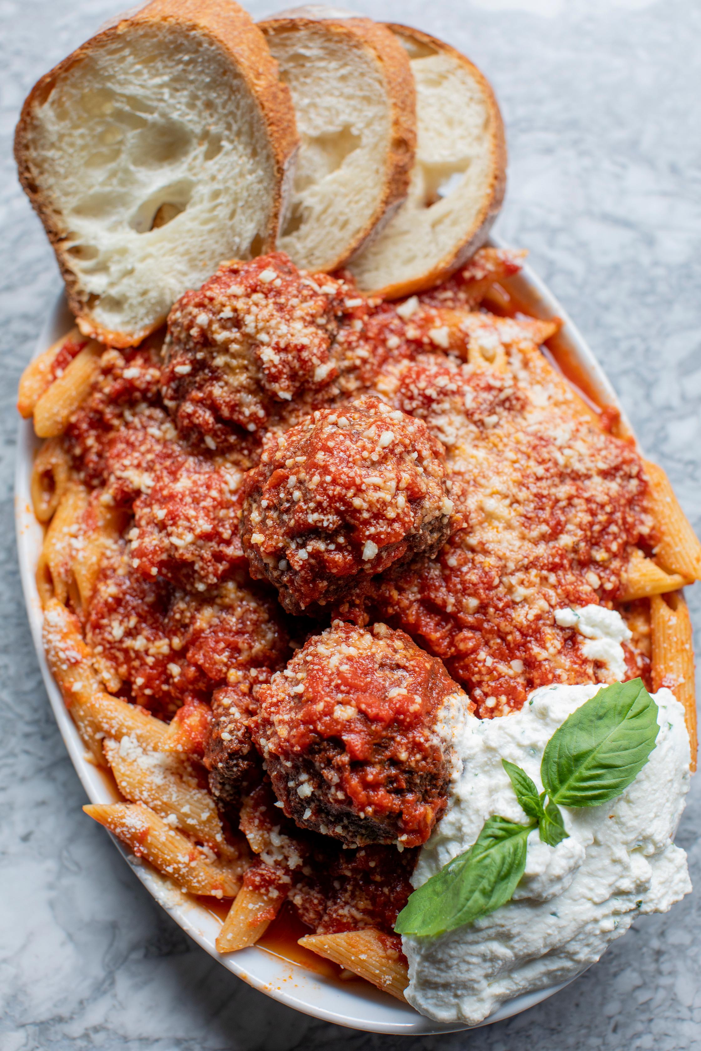 Pasta w/ 4 Meatballs