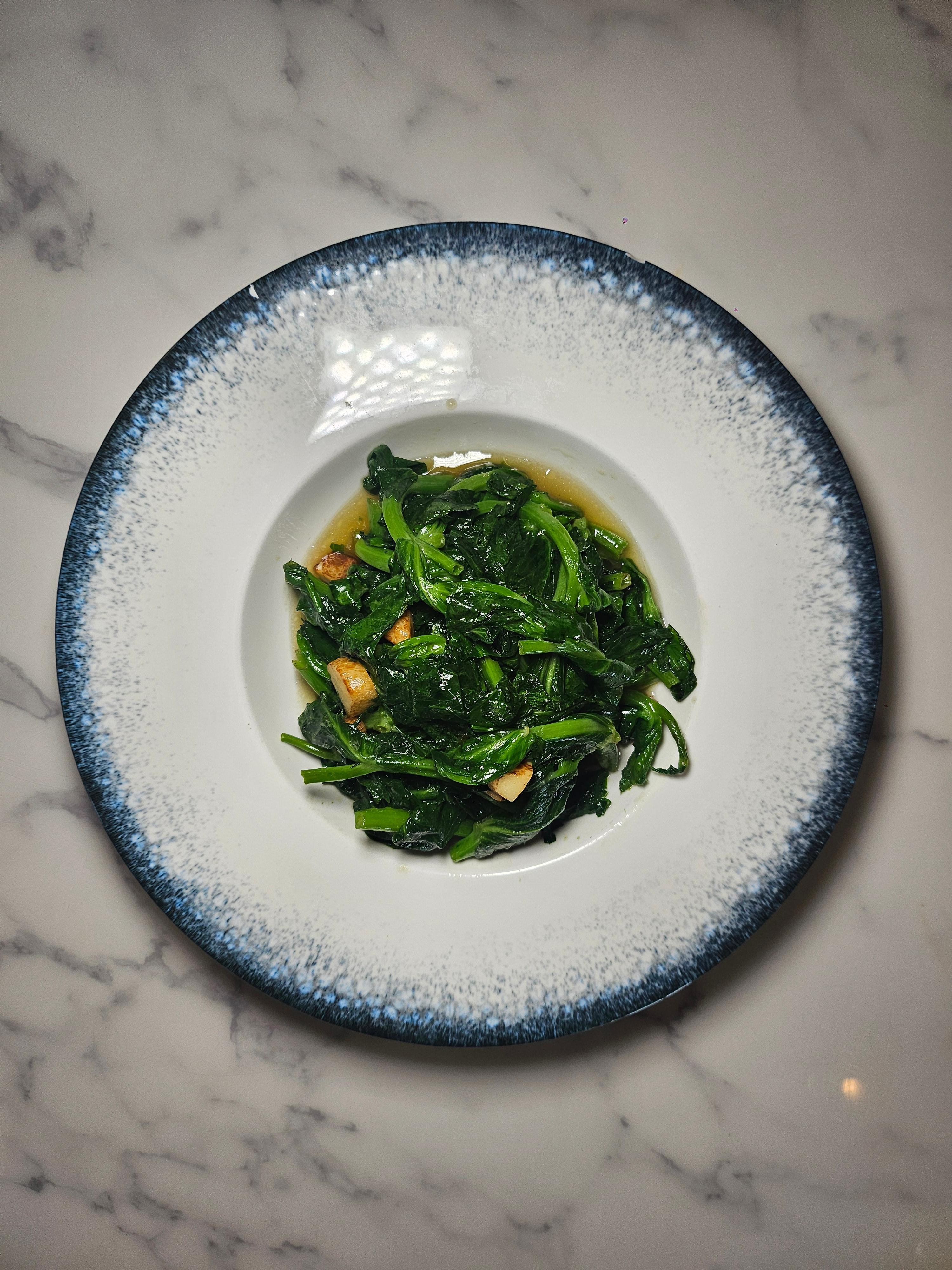 Sauteed Pea Sprouts 蒜粒炒豆苗