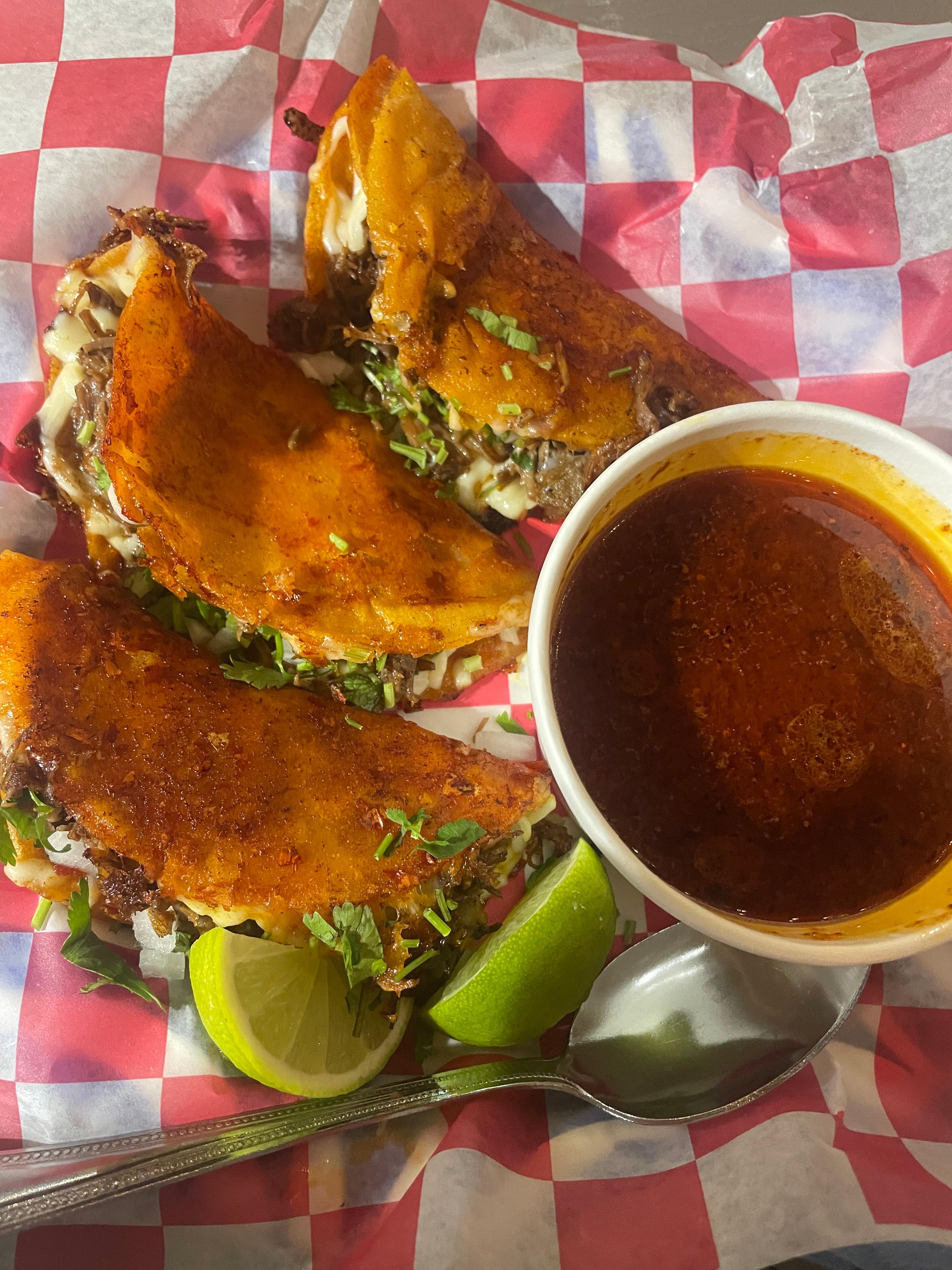 QUESA BIRRIA Y CONSOME (3 COUNT)