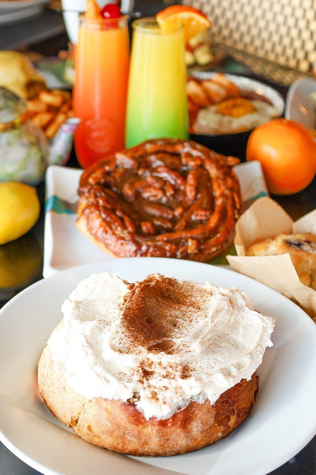 Colossal Cinnamon Bun