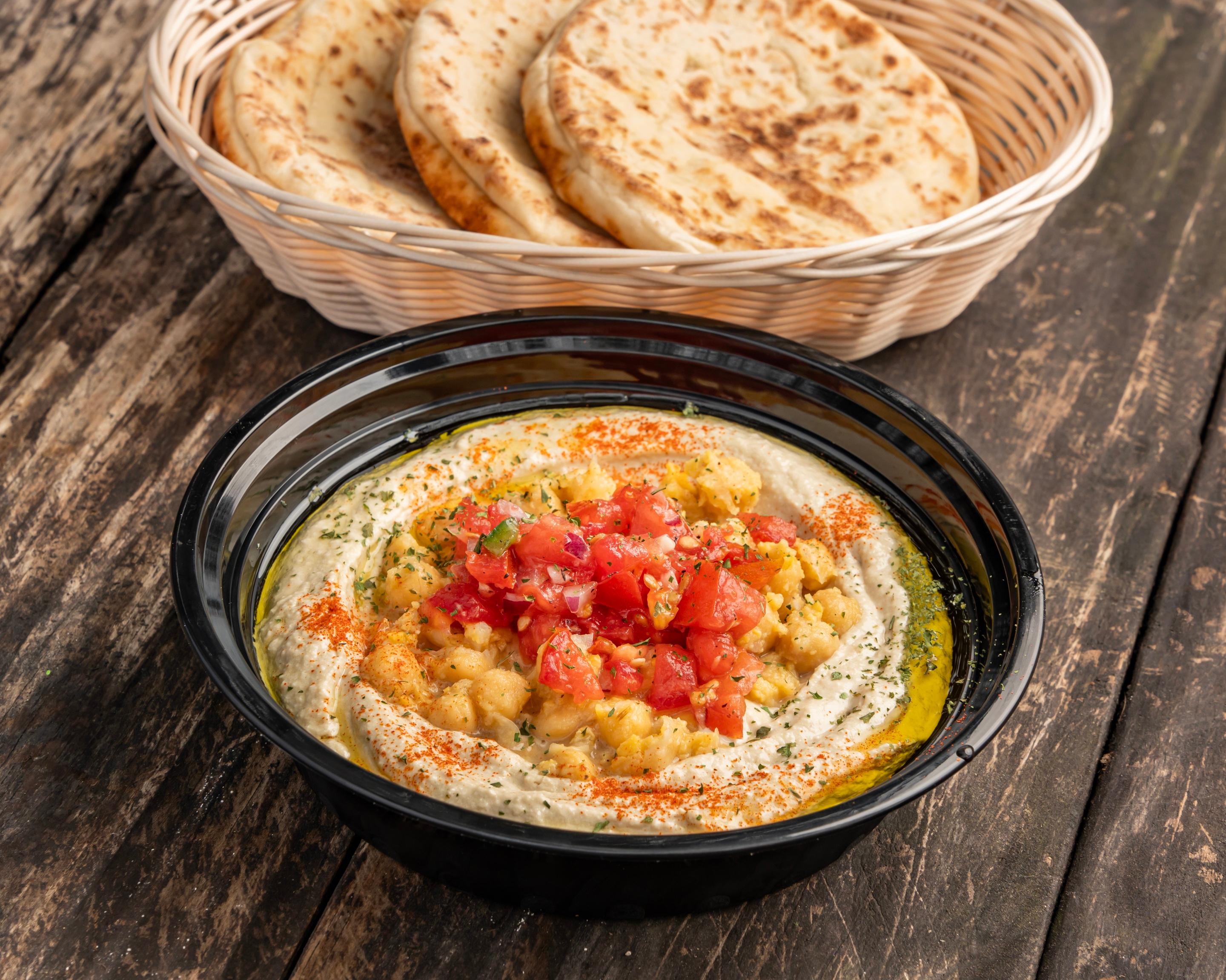 Mshausha Plate (Hummus with chickpeas)