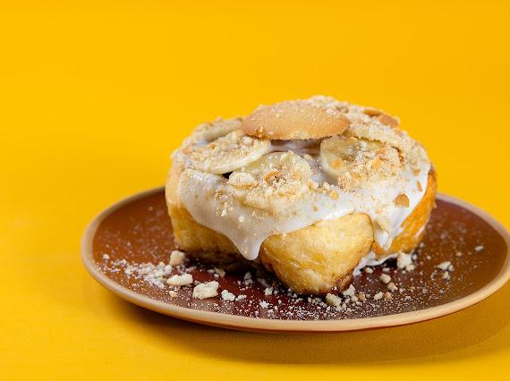 Banana Pudding Cinnamon Roll