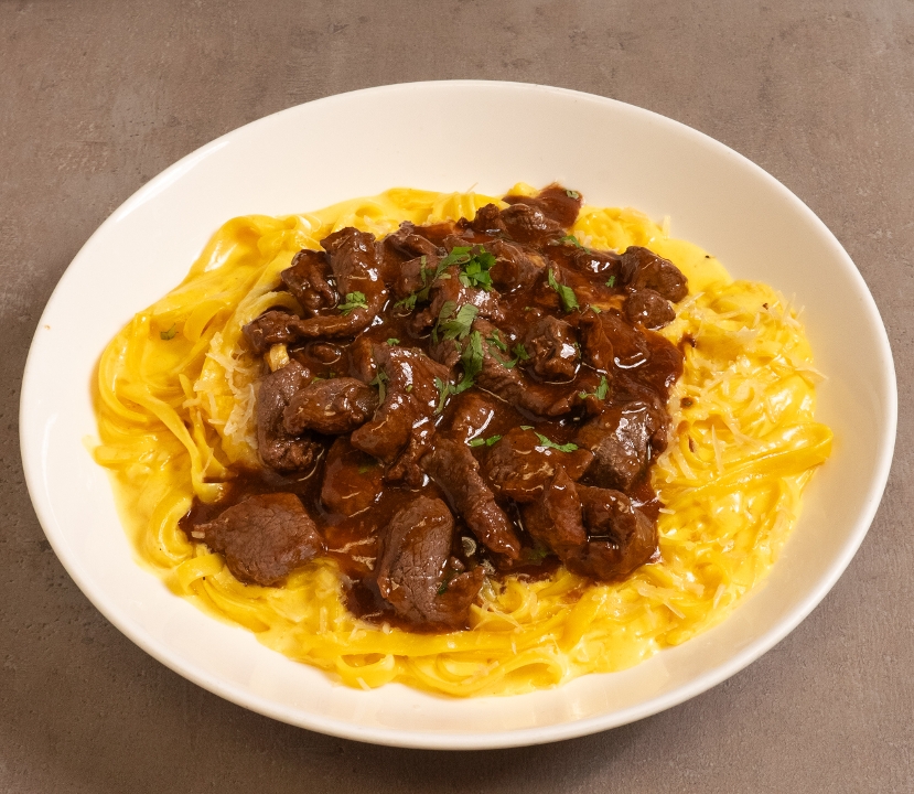 Fettuccine Huancaina Lomo