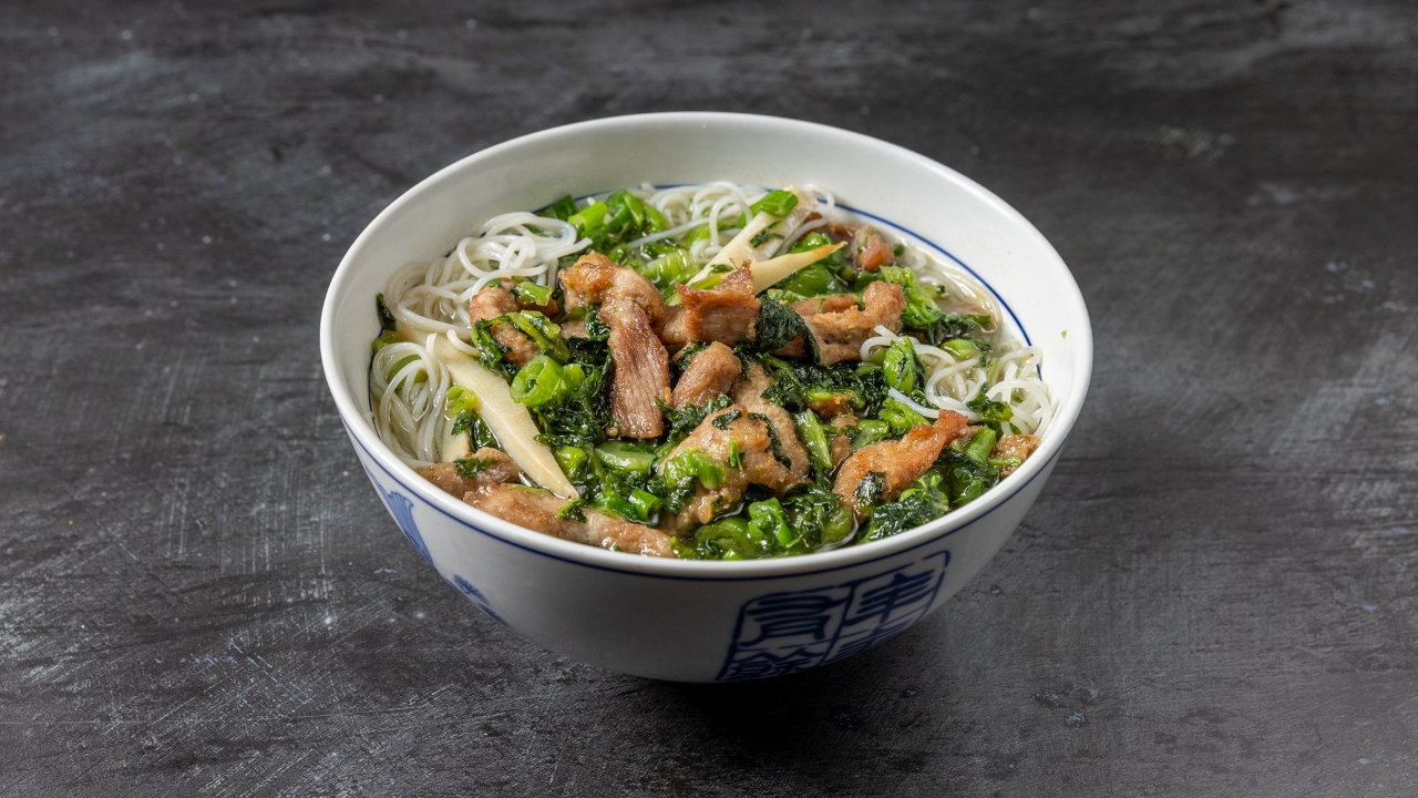Snow Cabbage Pork Rice Noodle Soup - 雪菜肉丝汤米粉 (GF)