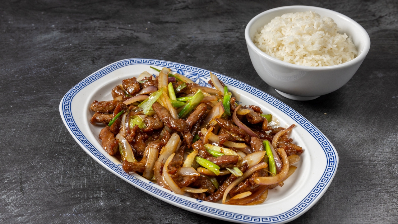 Onion Scallion Shredded Beef - 葱爆牛 (GF)