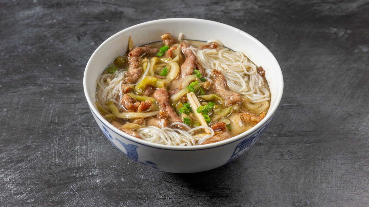 Pickled Cabbage & Pork Rice Noodle Soup - 榨菜肉丝汤米粉 (GF)