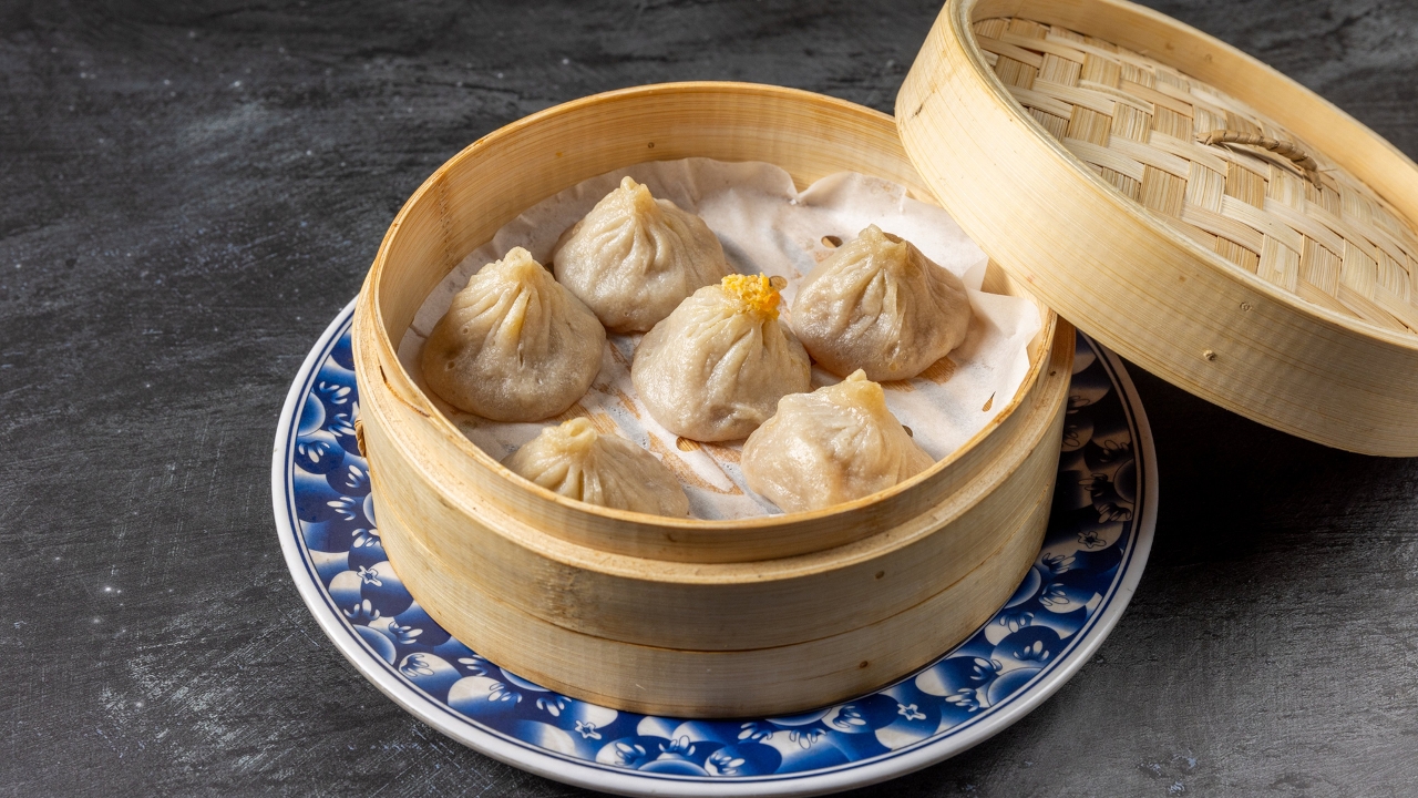 Pork & Crabmeat Xiao Long Bao - 蟹粉小笼包