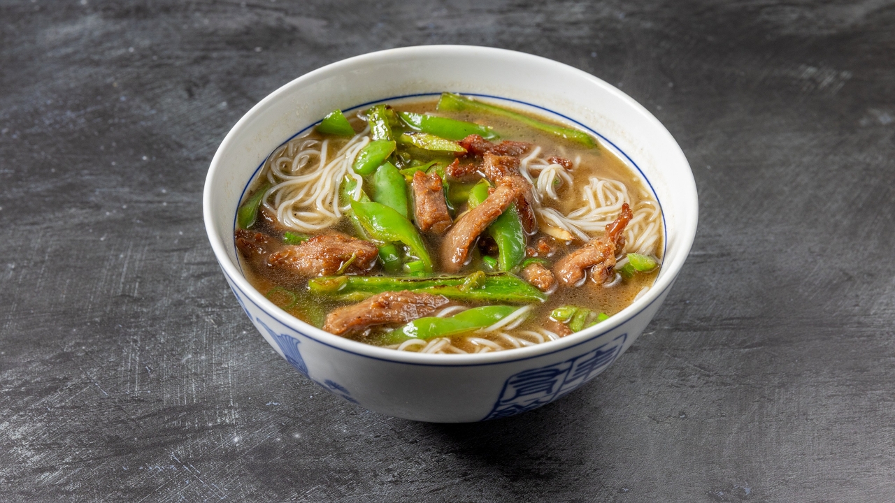 Beef Chili Pepper Rice Noodle Soup - 小椒牛肉丝汤米粉 (GF)