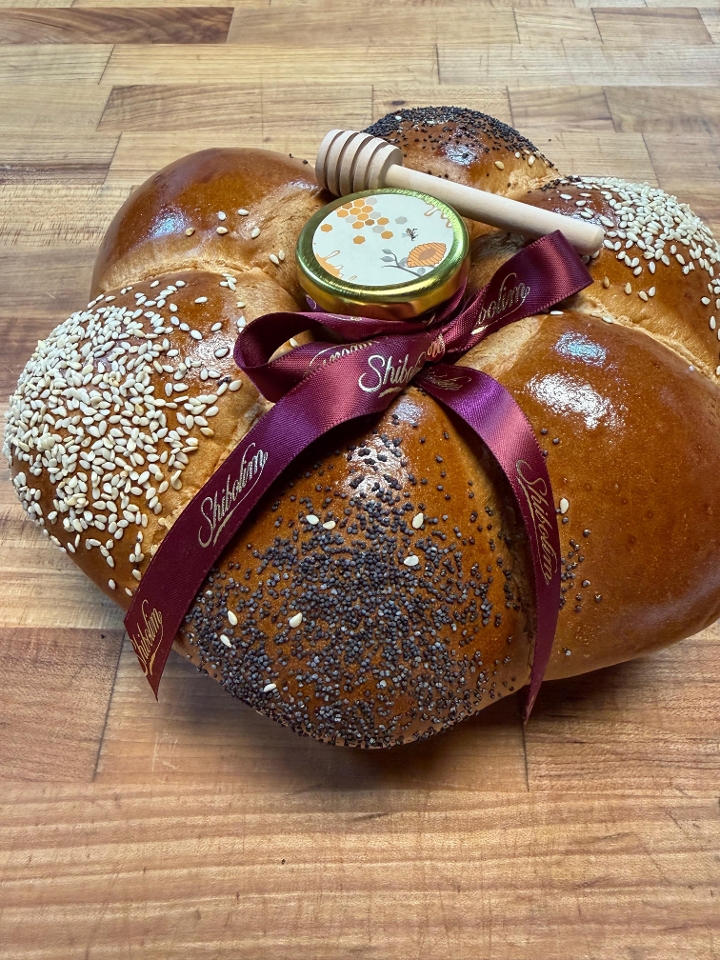 Raisins round challah