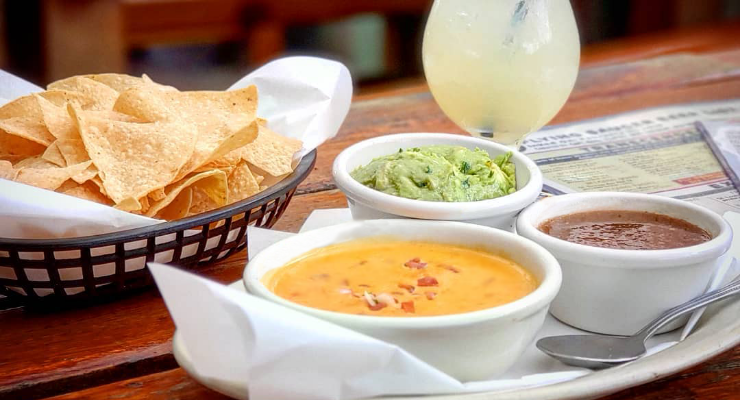 Party Food Tostada Chips & Salsa