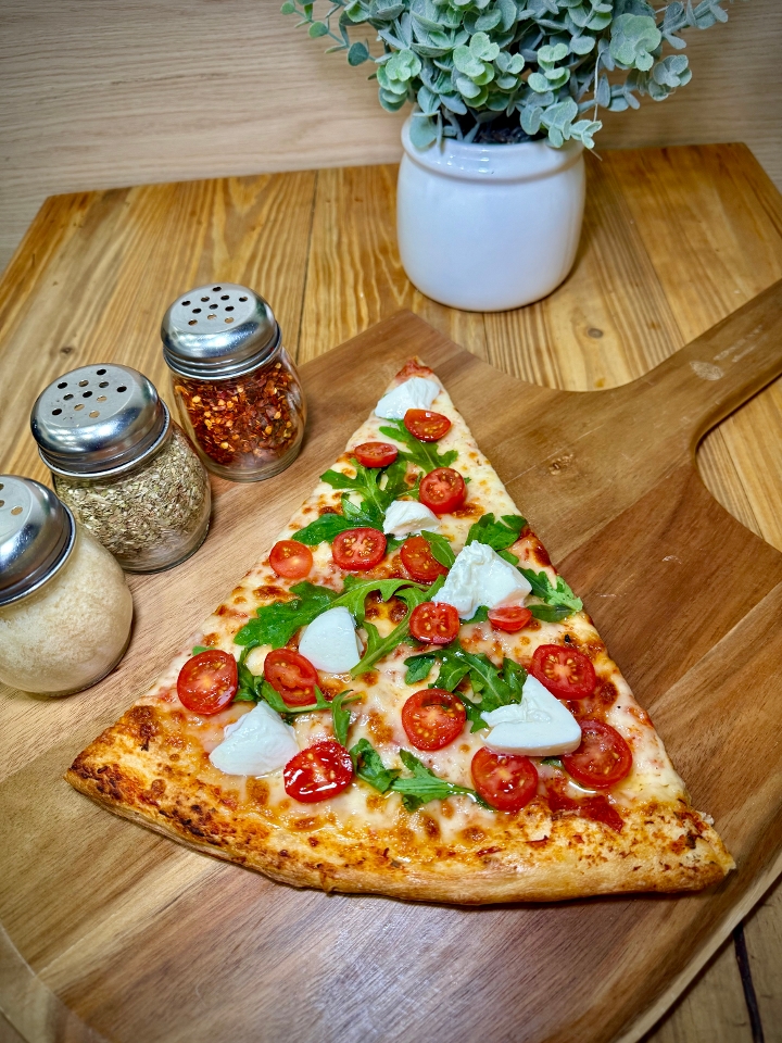 Arugula, Burrata & Cherry Tomatoes Slice