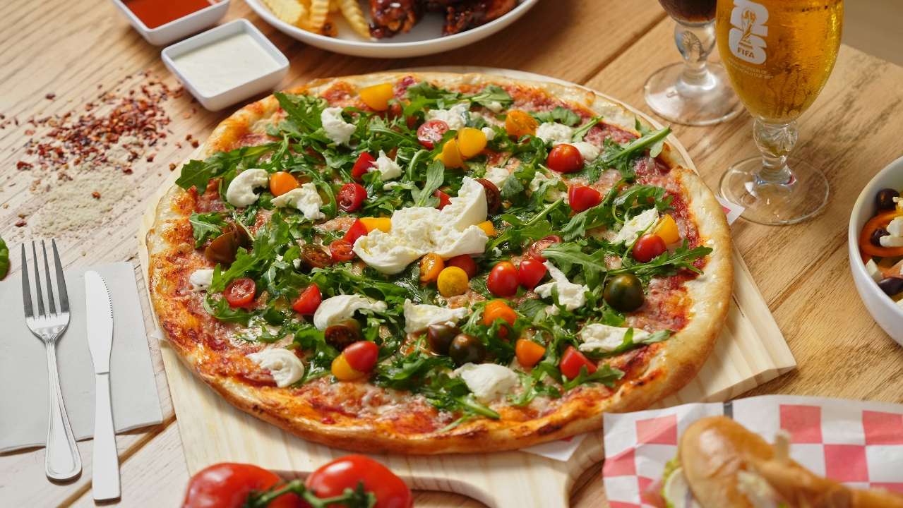 XL Arugula, Cherry Tomatoes & Burrata
