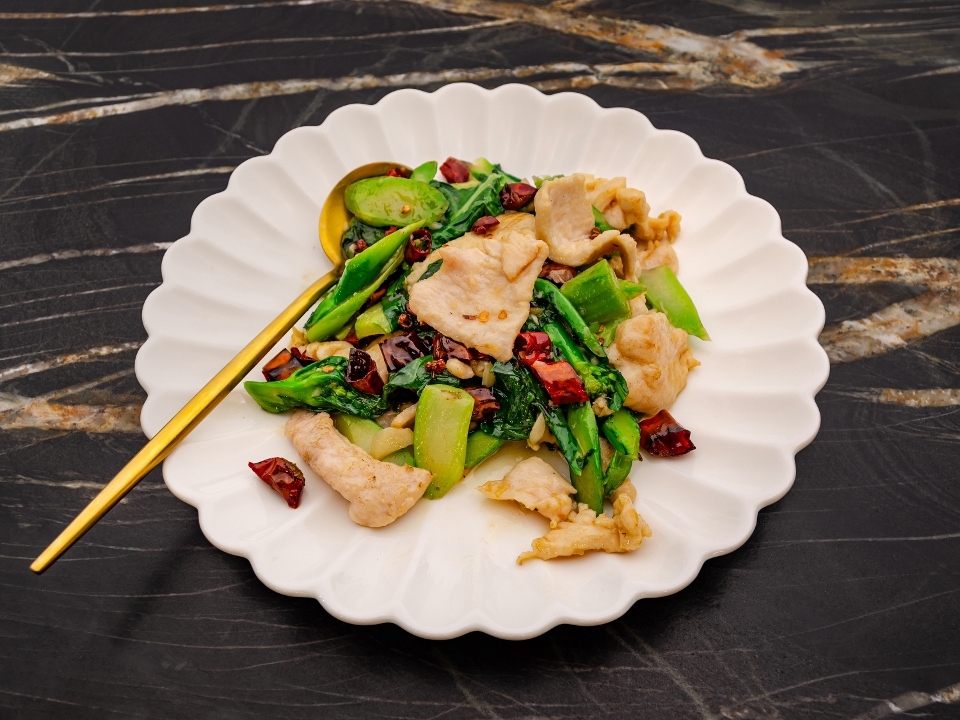 Sauteed Chicken Fillet w. Chinese Broccoli (Light meal)