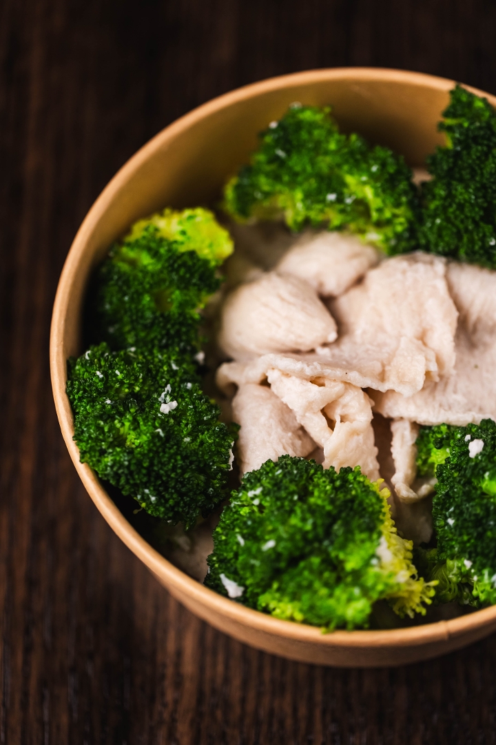 Wok-Seared Chicken w.  Broccoli (Light meal)