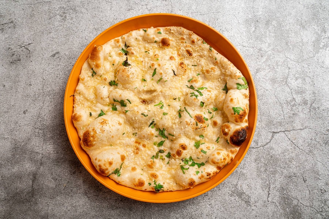 Garlic Naan ( 1 Piece)