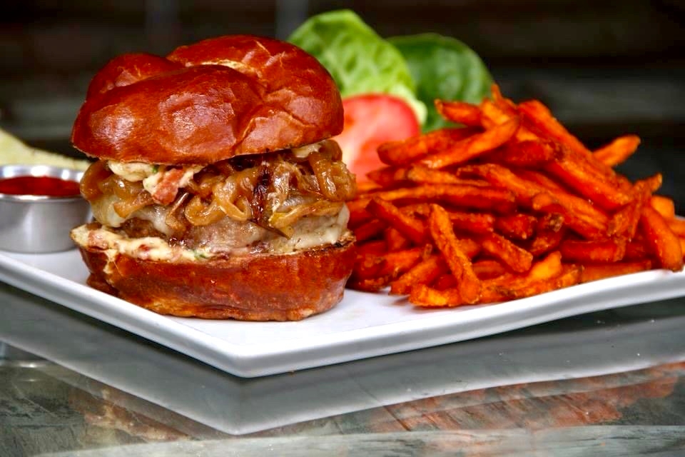 *  Saint Felix Signature Burger •.