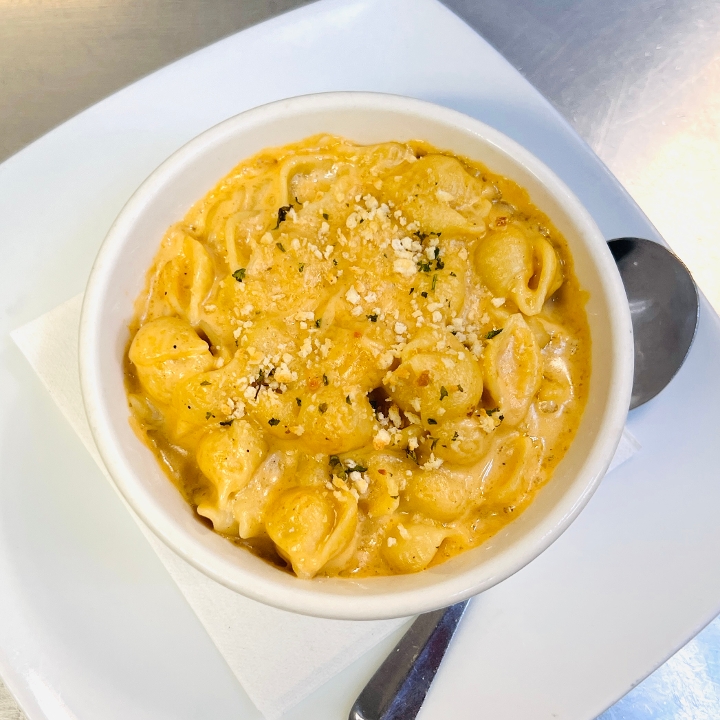 Mac N Me Cheese.