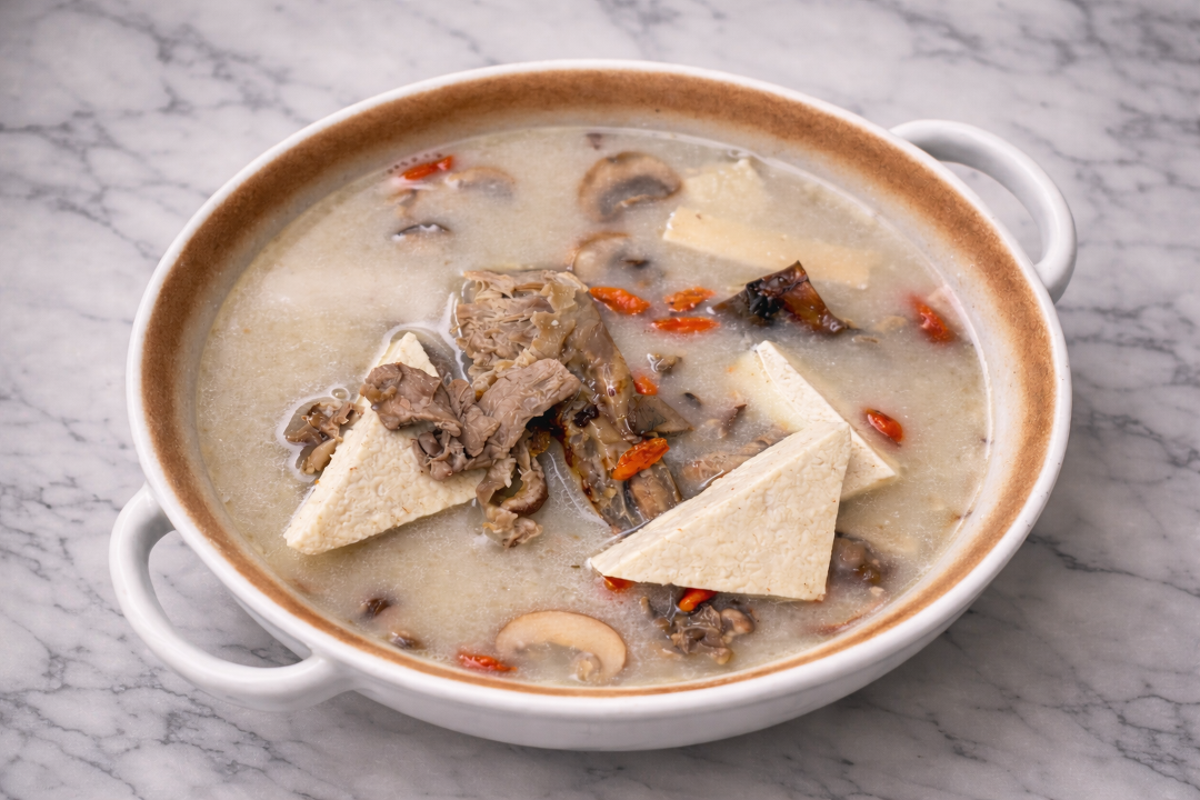 Tofu and Mushrooms Duck Bone Soup/ 鸭汤