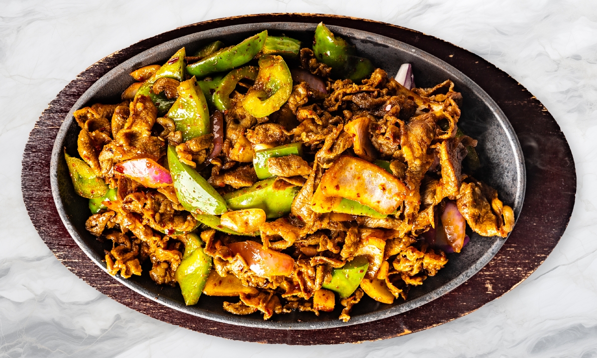 Cumin Lamb on Sizzling Plate 铁板孜然羊肉