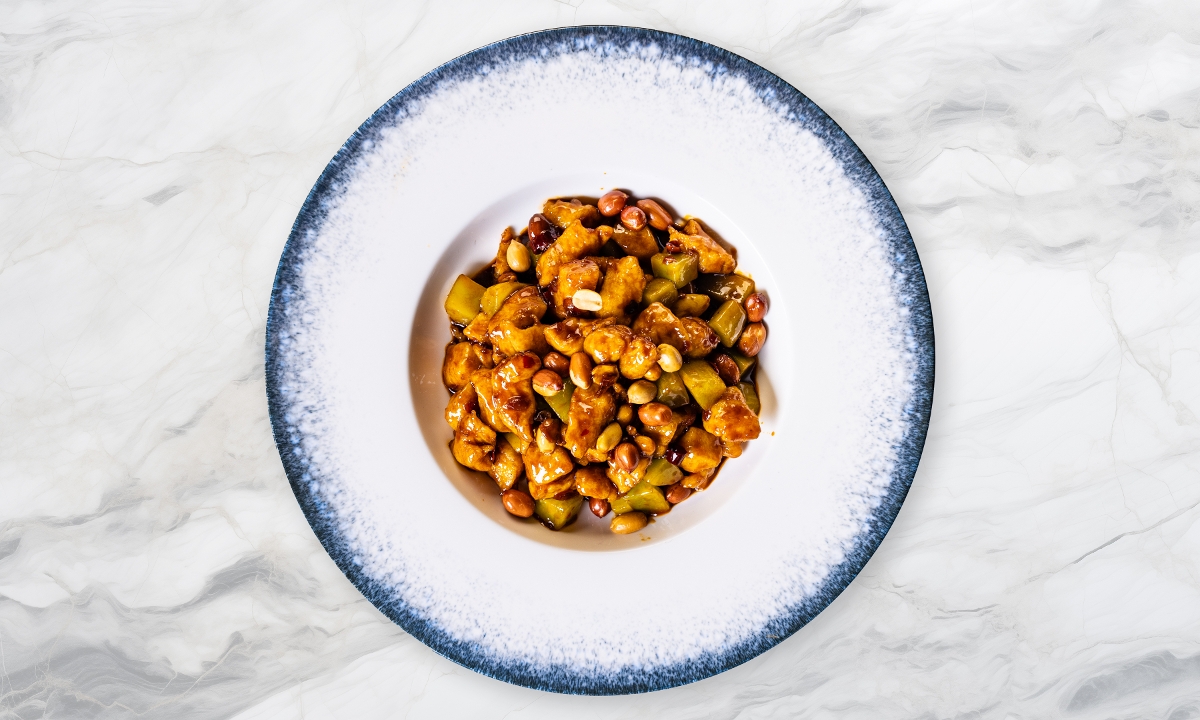 Kungpao Chicken with Peanuts 宫保鸡丁