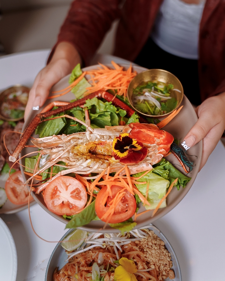 River Prawn with Seafood Sauce