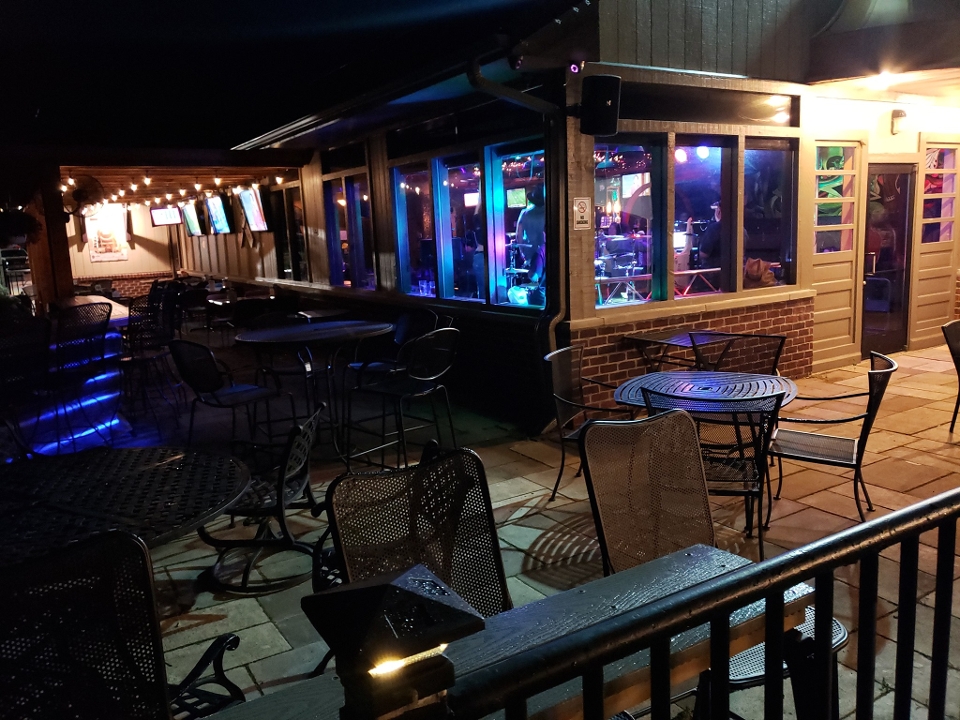 Side Tracks Bar & Grill