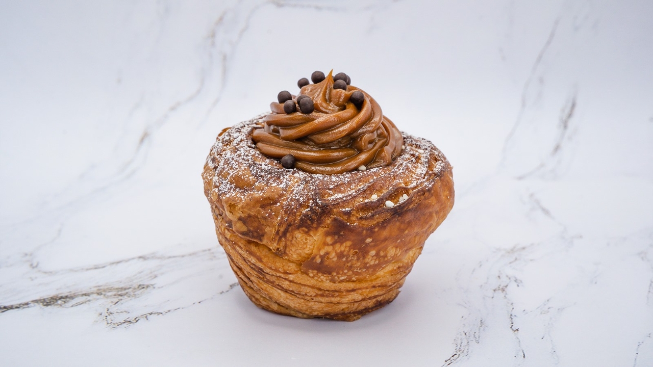 DULCE DE LECHE CROISSANT