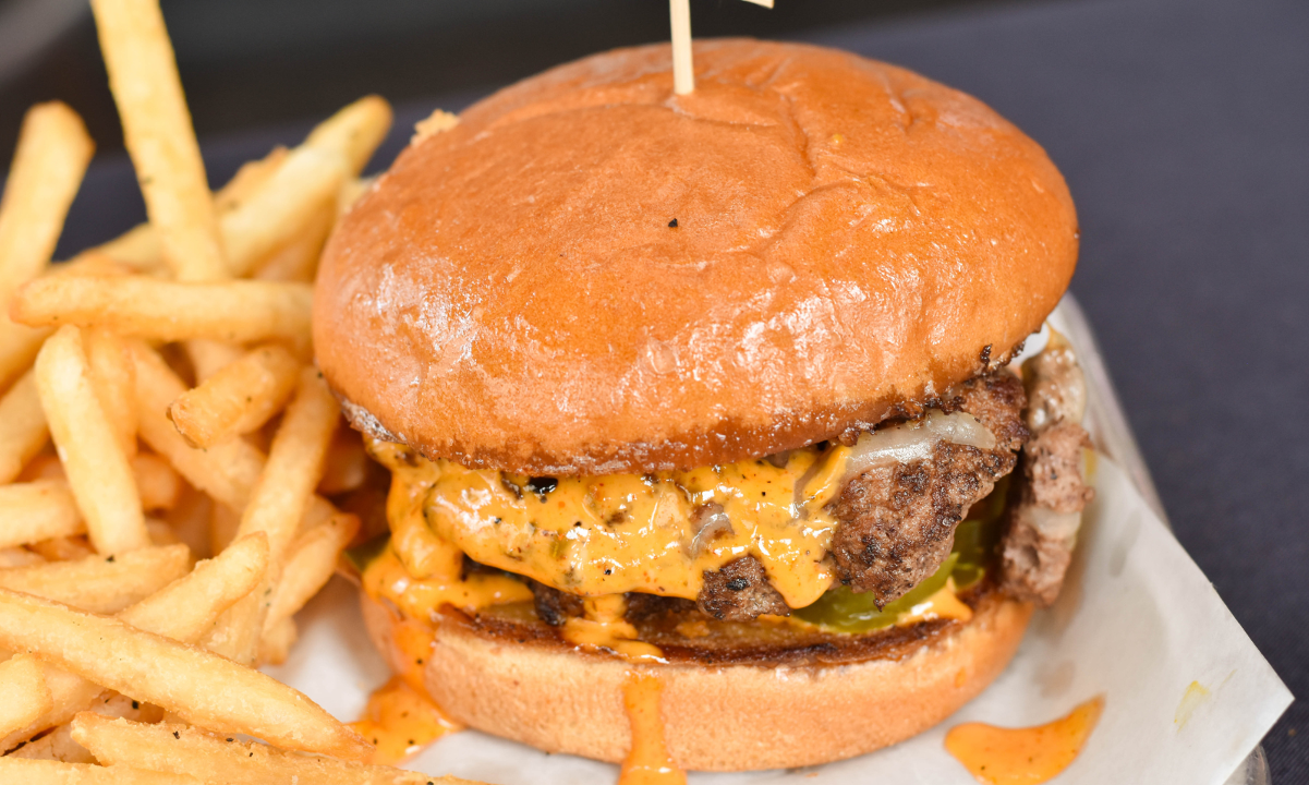 Basic Burger | HonkyTonk Saloon