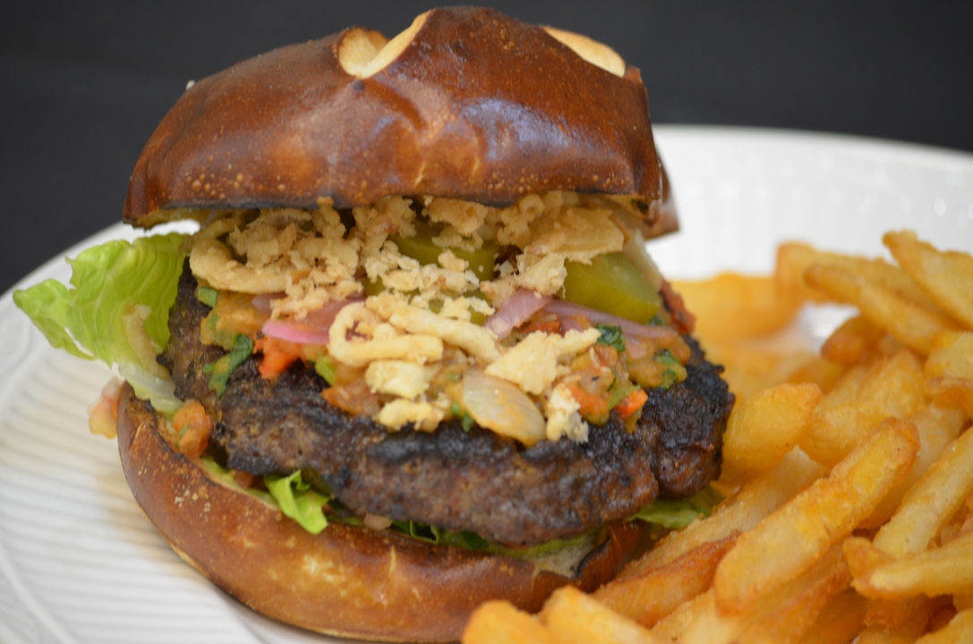 Reuven's Burger