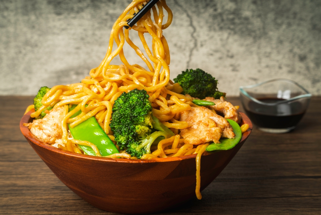 CHICKEN LO MEIN