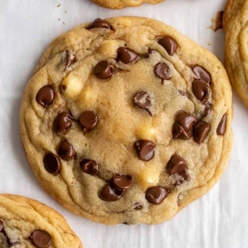 CHOCOLATE CHIP COOKIE